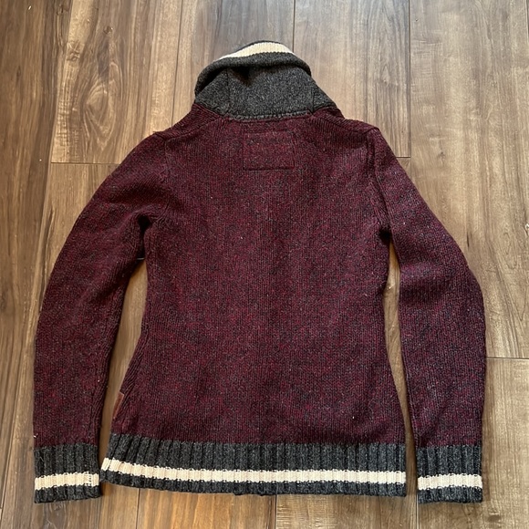 Roots Cabin cardigan in plum with grey trim - Picture 7 of 7